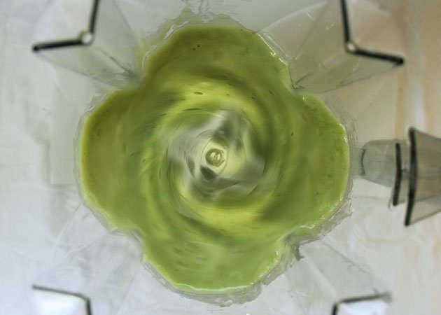 blending green smoothie jug blending green smoothie jug